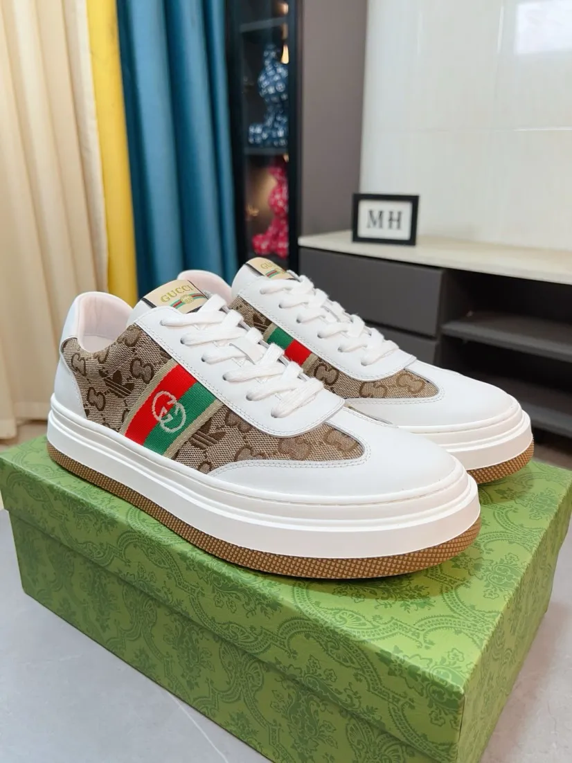 Men's shoes 💰420🌹🌹[GUCCI] Gucci's new lace-up casual men's shoes are on the market first, and the materials and workmanship are superior to all versions on the market. The highest quality shipped first-layer cowhide with imported original perforated materials➕genuine leather lining, privately molded soft outsole, high foot comfort, imported special materials highlight the brand's unique charm, high-end customization 38-44